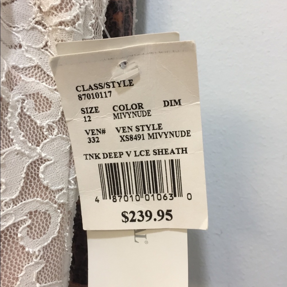 New wedding dress with tags - Picture 2 of 2